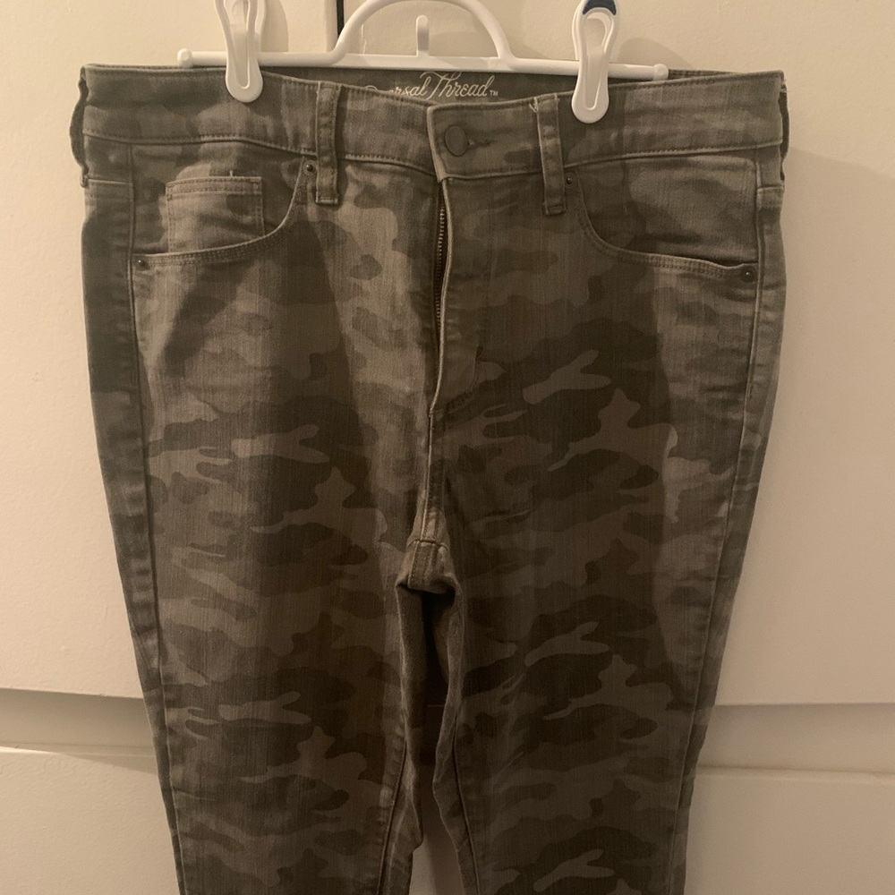 New without tags Universal Threads skinny camouflage jeans
